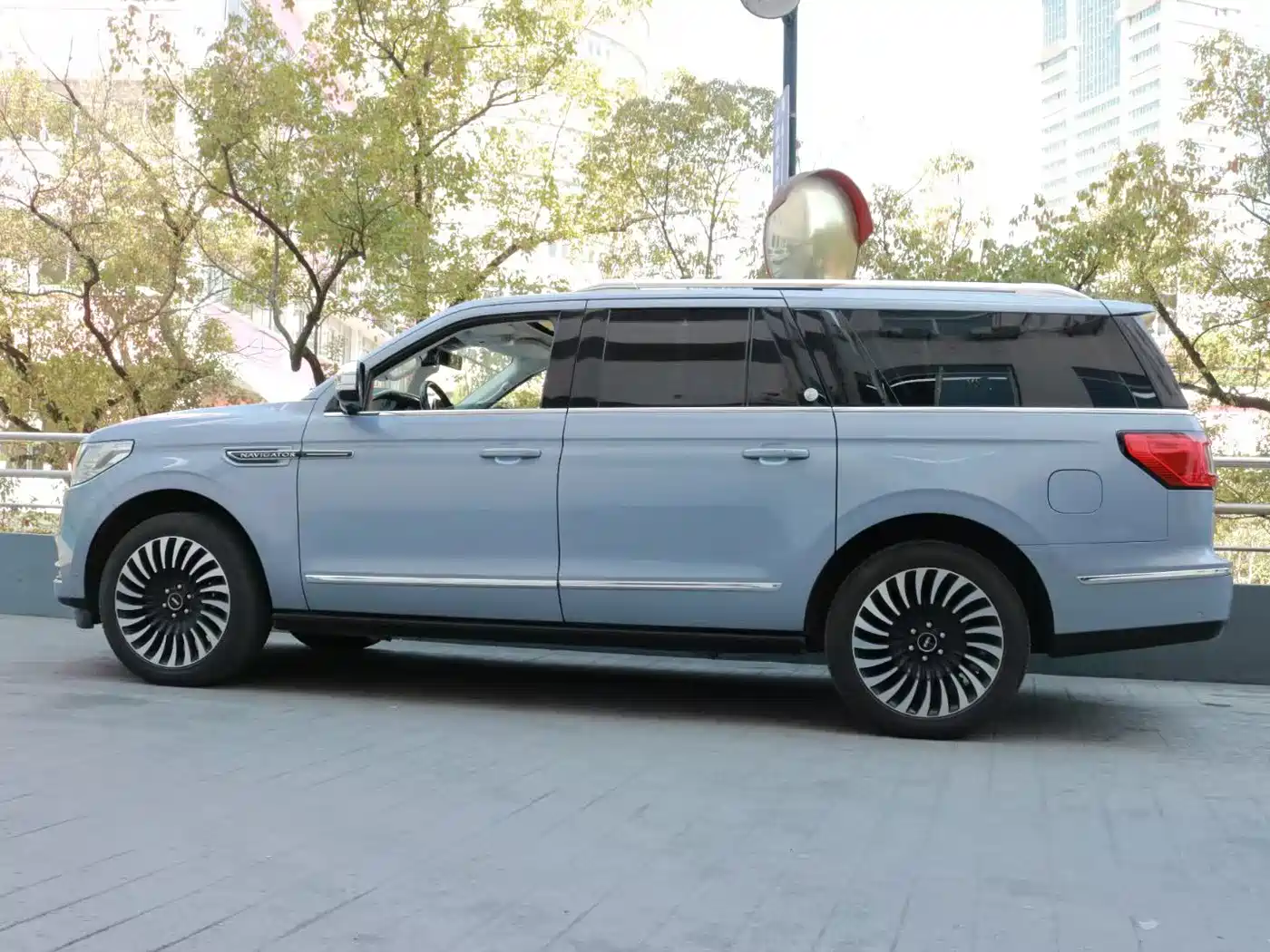 LINCOLN NAVIGATOR