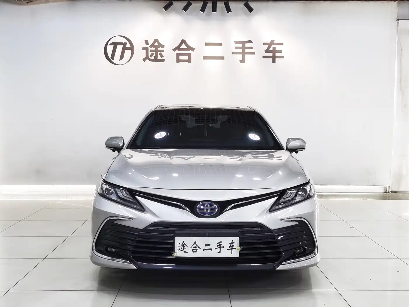 Toyota Camry 2021 Hybrid 2.5HG Luxury Edition фото 4