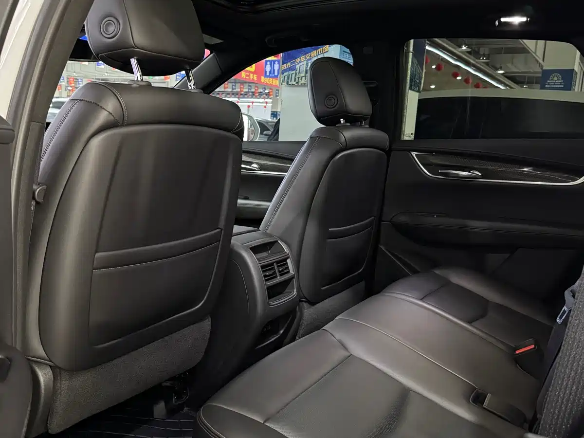 Фото 4 - Cadillac XT5