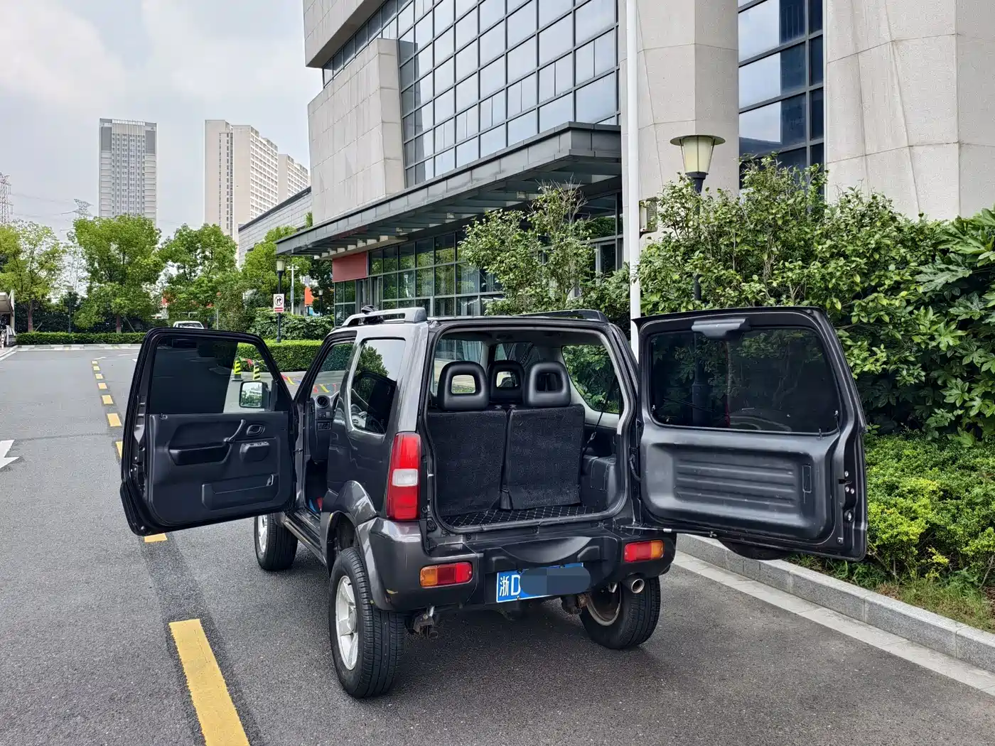 Suzuki Jimny (Import) 2011 2011 1.3 AT Navigation Edition
