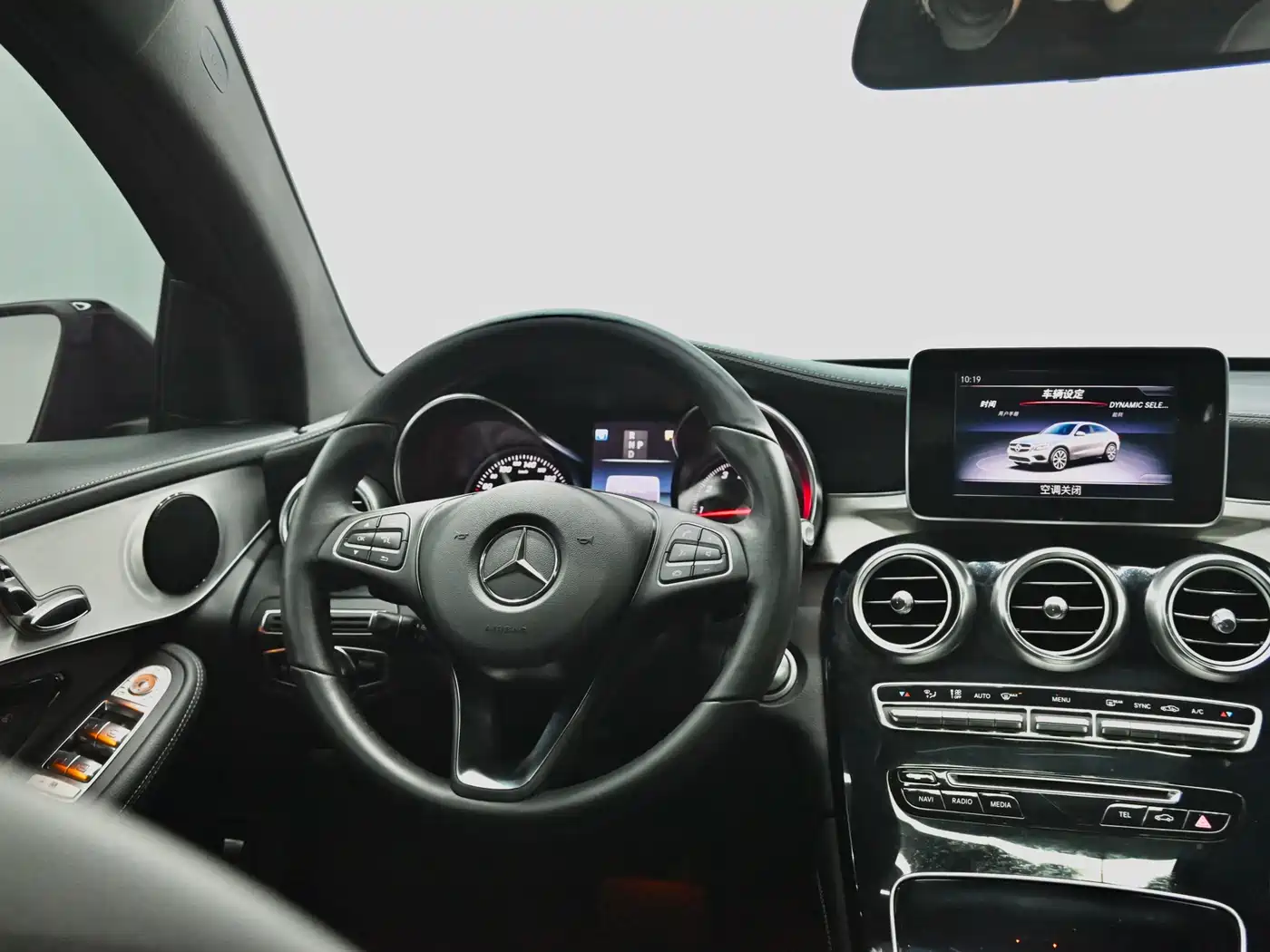 Mercedes-Benz GLC Coupe 2019 GLC 200 4MATIC Coupe SUV фото 11