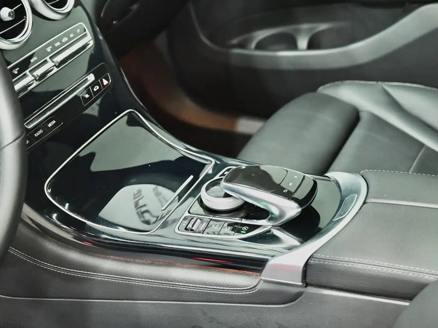 Mercedes-Benz GLC Coupe 2019 GLC 200 4MATIC Coupe SUV фото 16