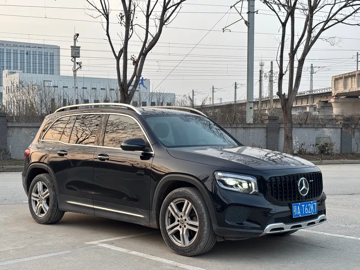 MERCEDES-BENZ GLB