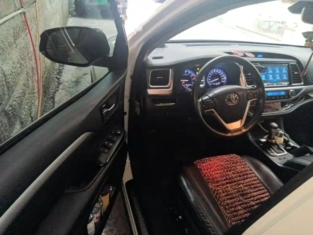Фото 17 - Toyota Highlander