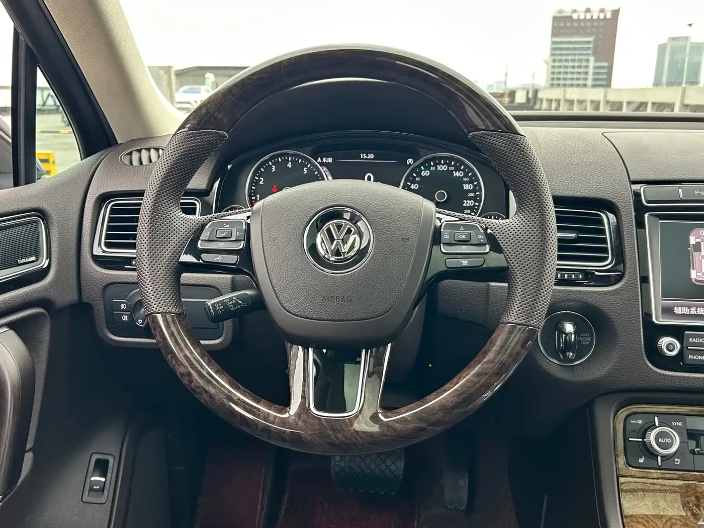 Volkswagen Touareg 2017 3.0TSI Explorer Edition фото 9