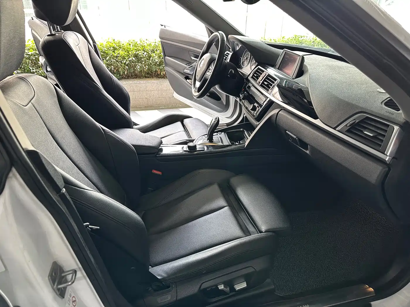 BMW 3 Series GT 2018 320i Fashion фото 10