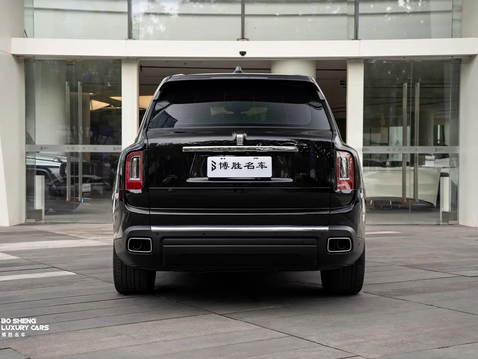 Фото 6 - Rolls-Royce Cullinan