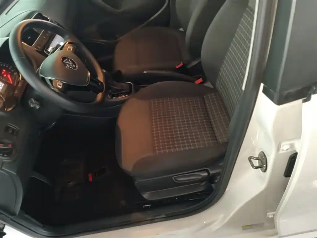 Volkswagen Polo 2018 1.5L Auto Comfort фото 15