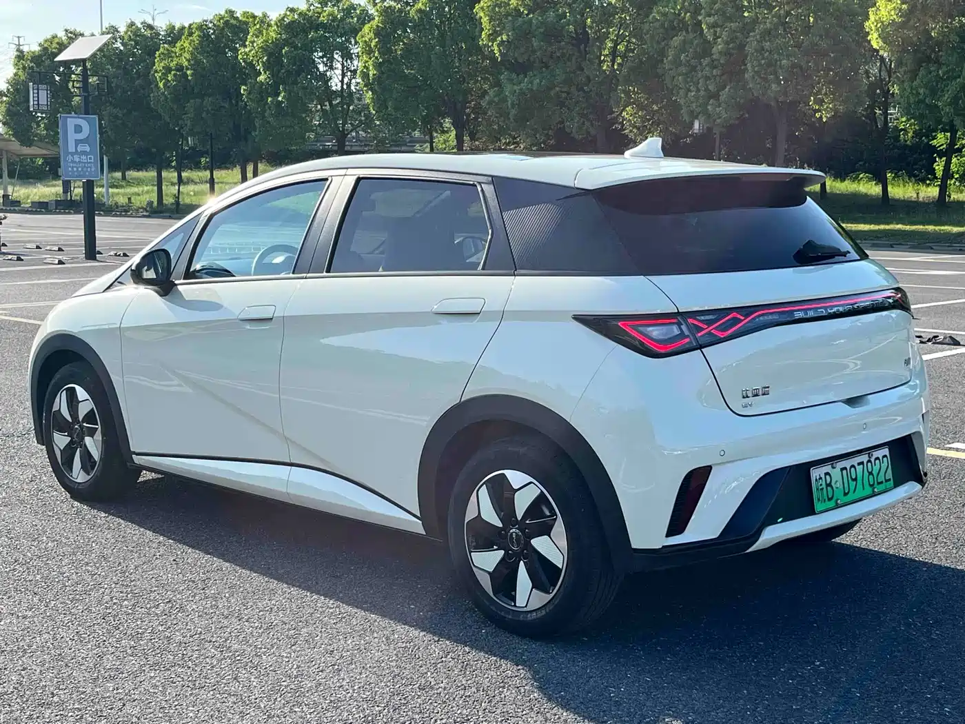 BYD Dolphin 2024 Glory Edition 420km Fashion Edition фото 7
