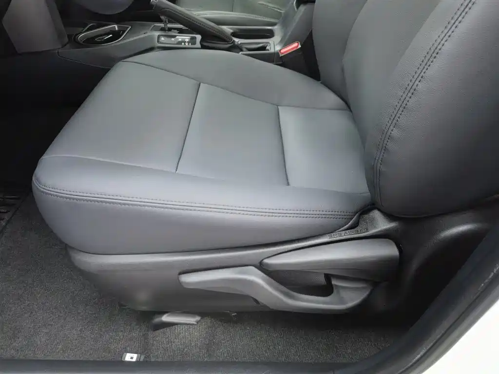 Toyota RAV4 Rongfang 2019 2.0L CVT 2WD Trend X Limited Edition China V фото 20