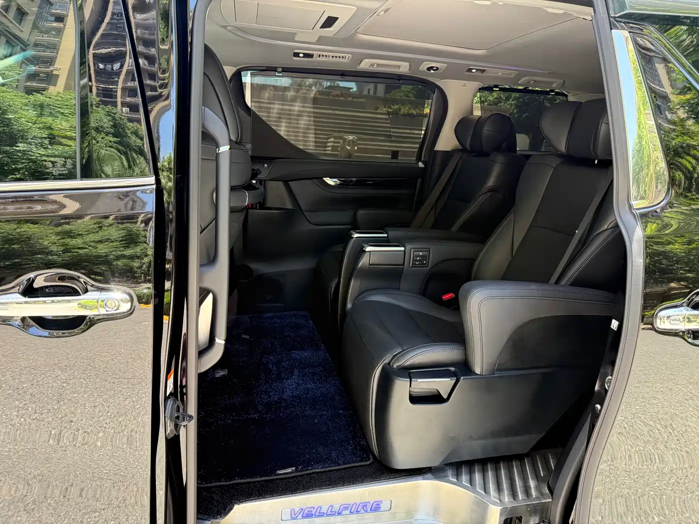 Toyota Vellfire 2023 Crown Hybrid 2.5L HV Luxury фото 8