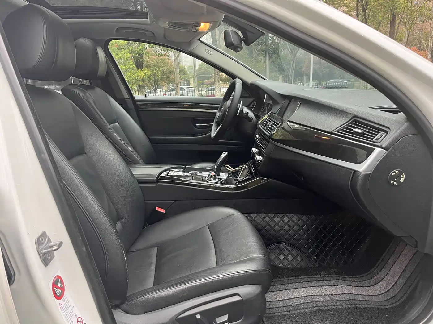 BMW 5 Series 2014 525Li Leading фото 10