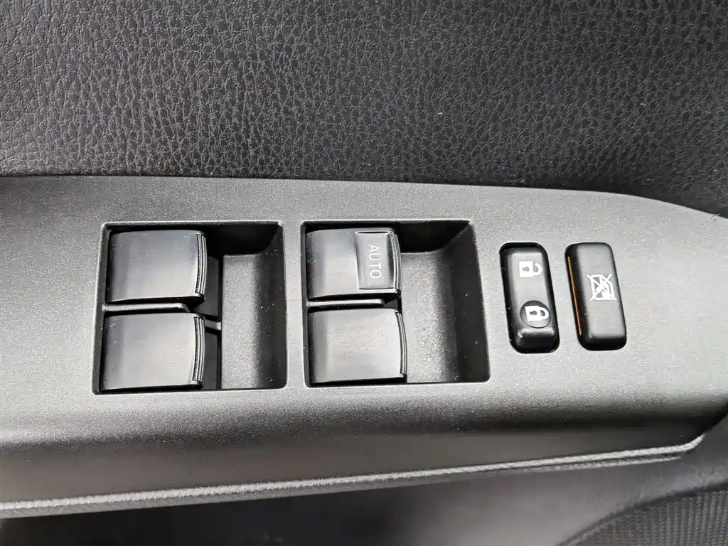 Toyota RAV4 Rongfang 2019 2.0L CVT 2WD Trend X Limited Edition China V фото 9