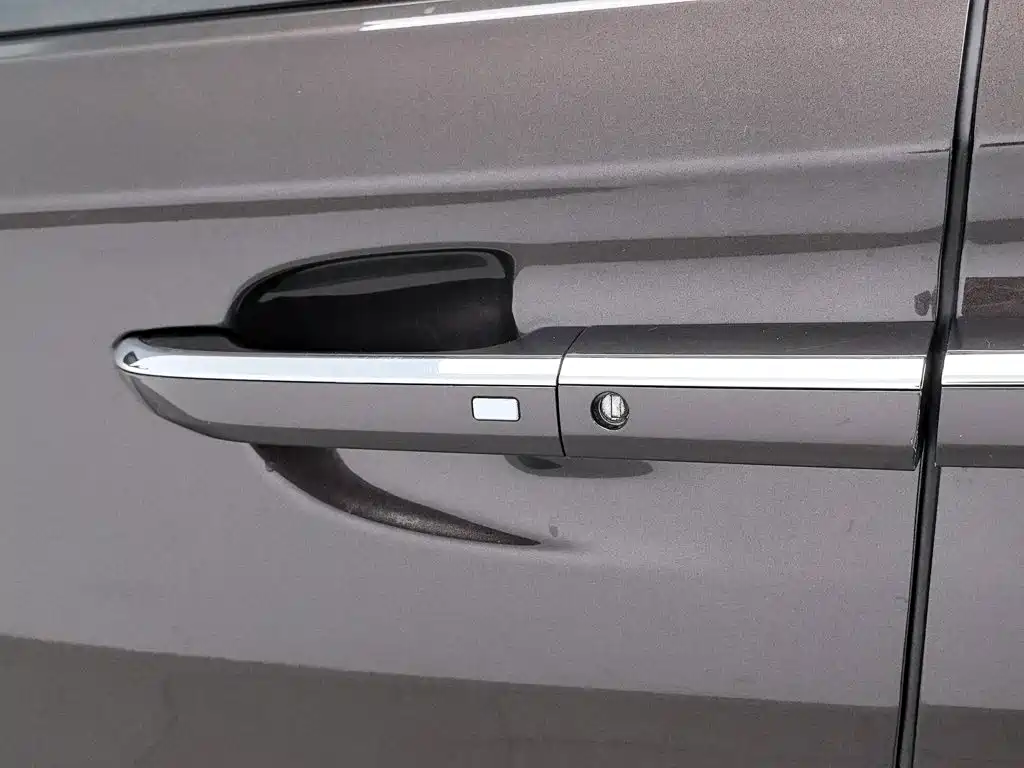 Photo 18 - Buick GL8