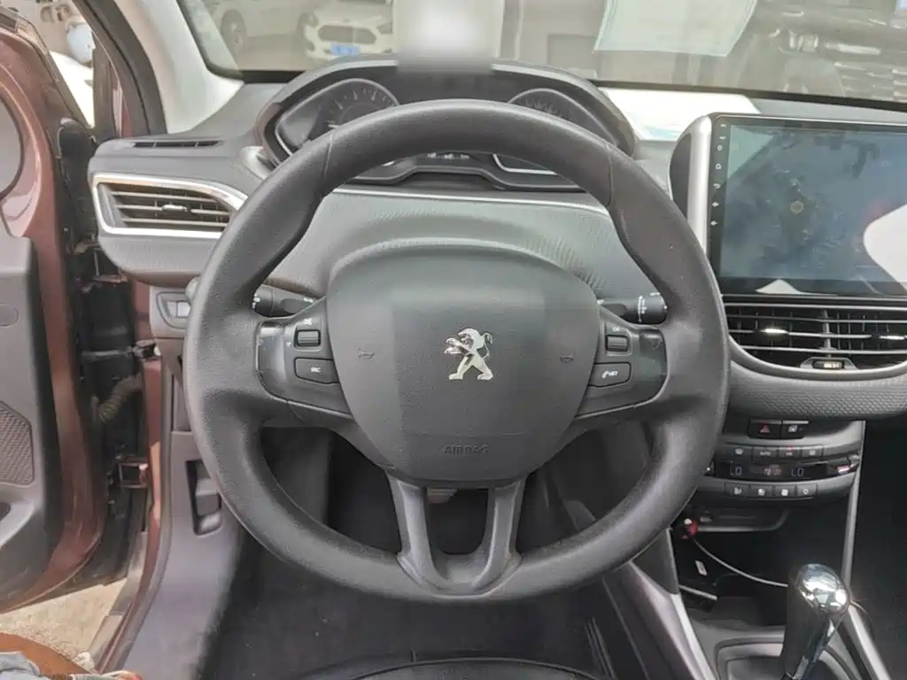 Peugeot 2008 2015 2014 1.6L Automatic Fashion Edition