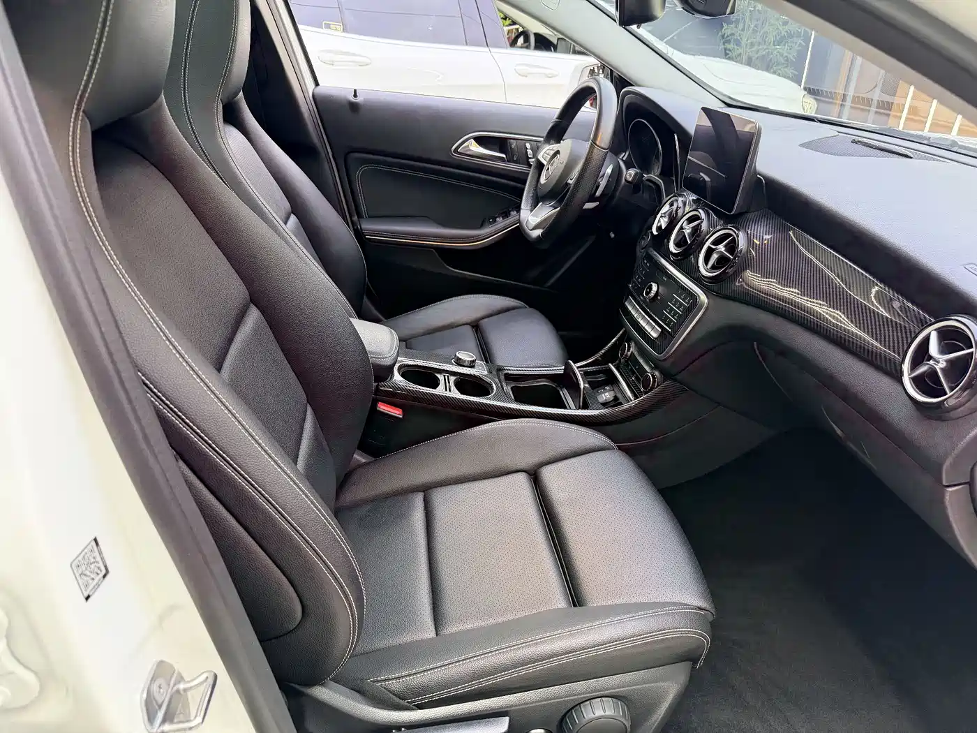 Mercedes-Benz GLA 2018 GLA 200 Dynamic фото 12