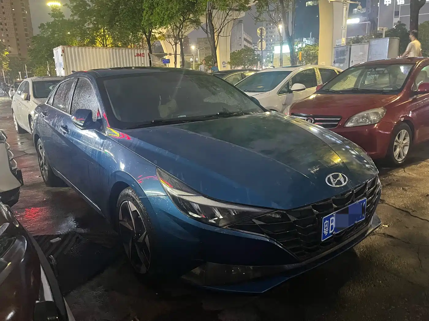 HYUNDAI ELANTRA