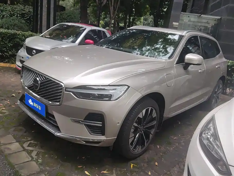 Фото 1 - Volvo XC60 Plug-in Hybrid