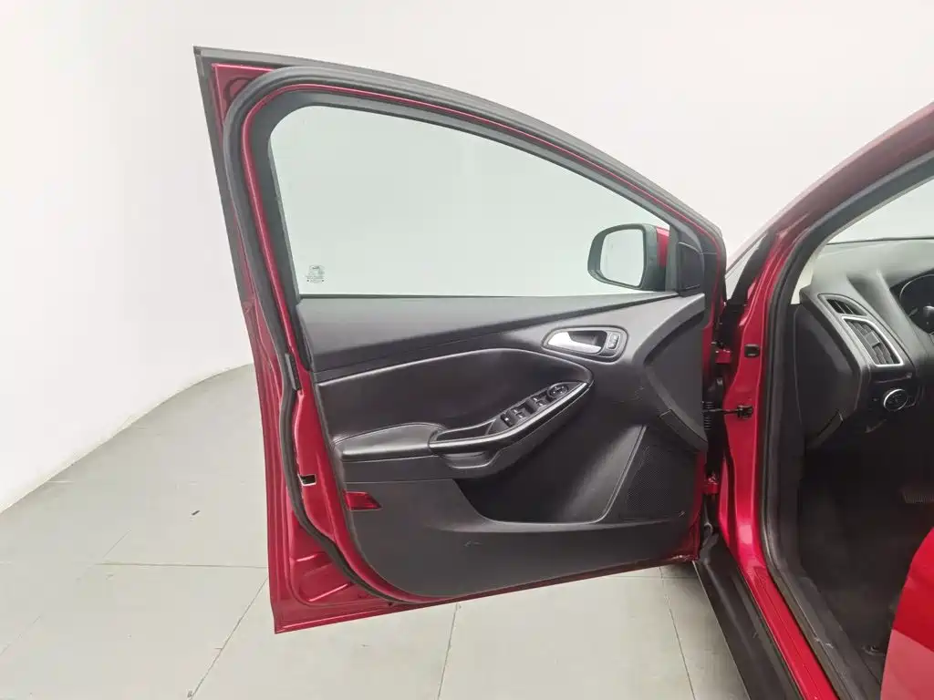 Фото 8 - Ford Focus