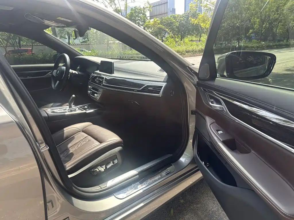 BMW 7 Series 2022 2021 Model 730Li M Sport Package