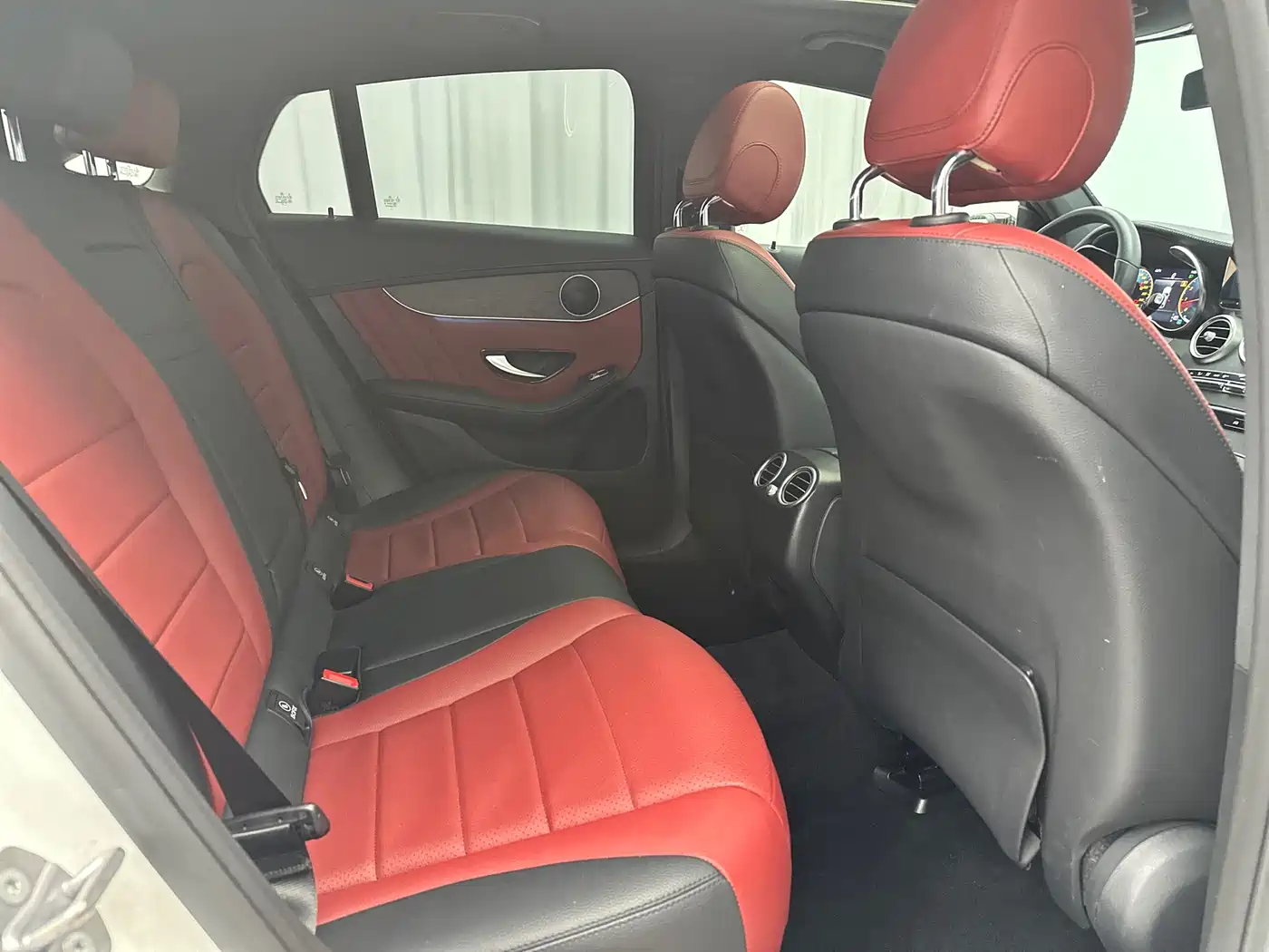 Mercedes-Benz GLC Coupe 2020 GLC 300 4MATIC Coupe SUV фото 32