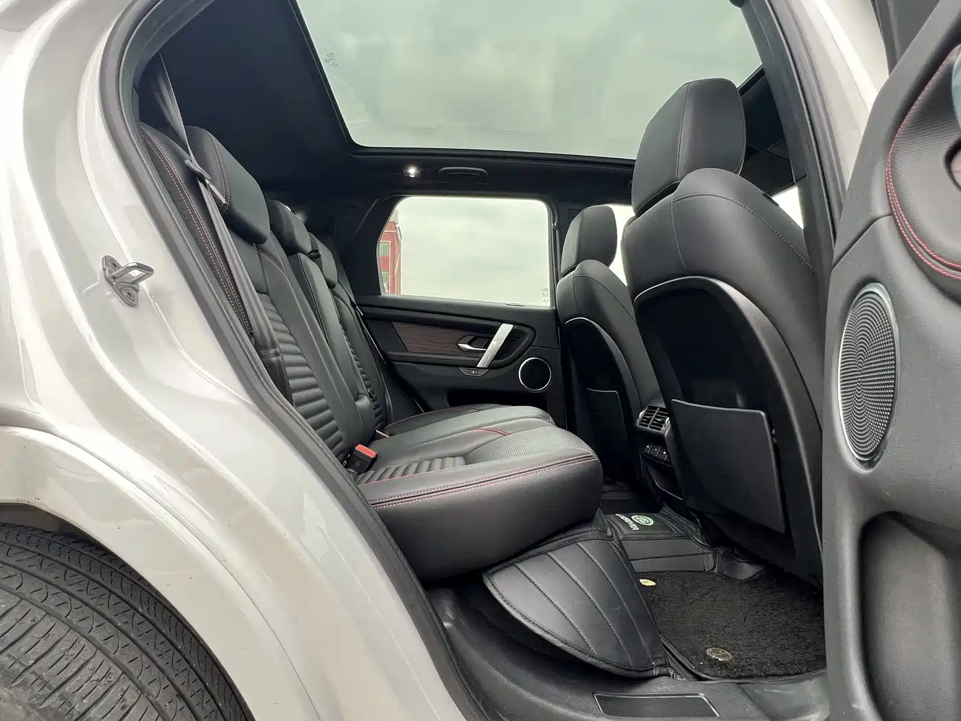 LAND ROVER DISCOVER NEW ENERGY SOURCES FOR SPORTS