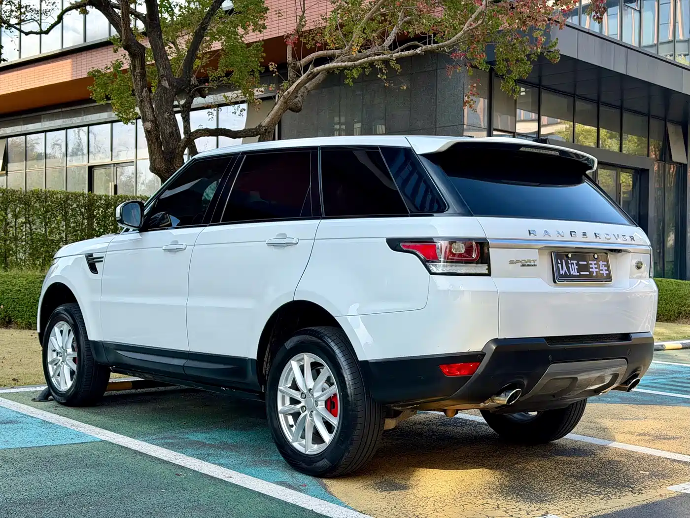 Land Rover Range Rover Sport 2016 Model 3.0 SC V6 SE фото 7