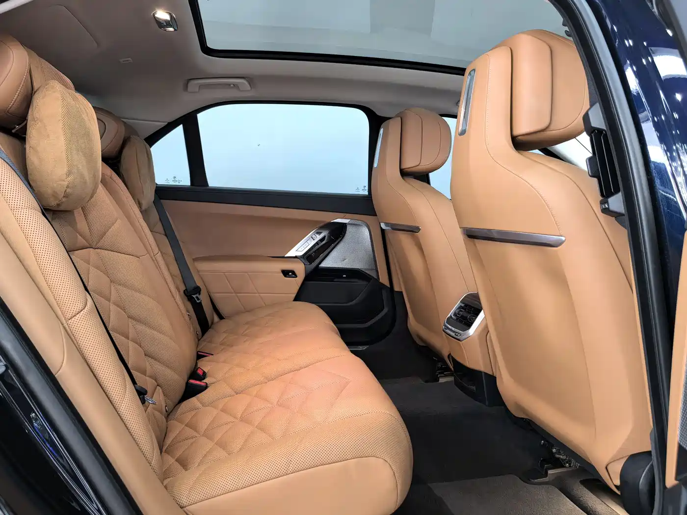 BMW 7 Series 2023 Model 735Li M Sport Package фото 28