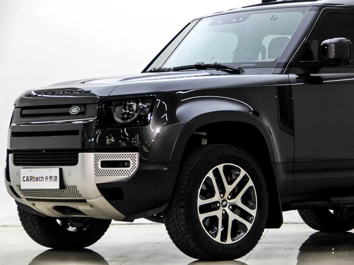 Land Rover Defender 2025 110 3.0T P400 Dark Special Edition фото 2