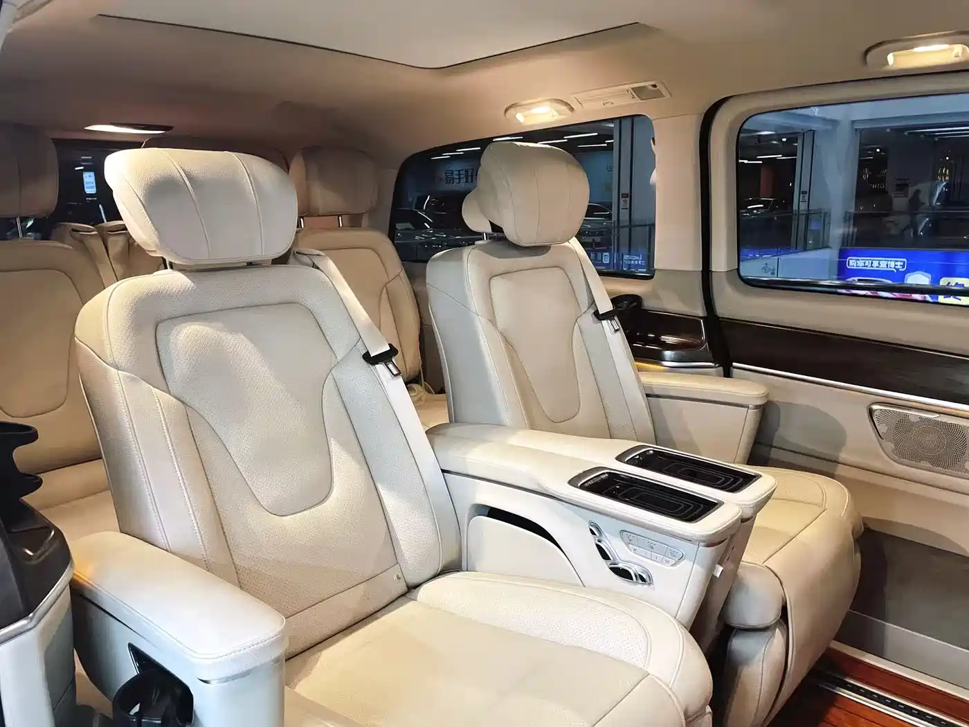 Mercedes-Benz V-Class 2020 Model V 260 L Long Wheelbase Luxury фото 12