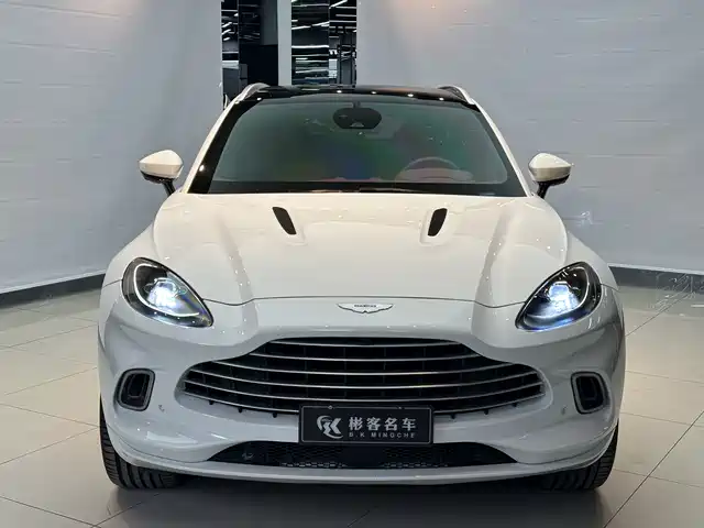 Aston Martin DBX 3.0T STRAIGHT-SIX