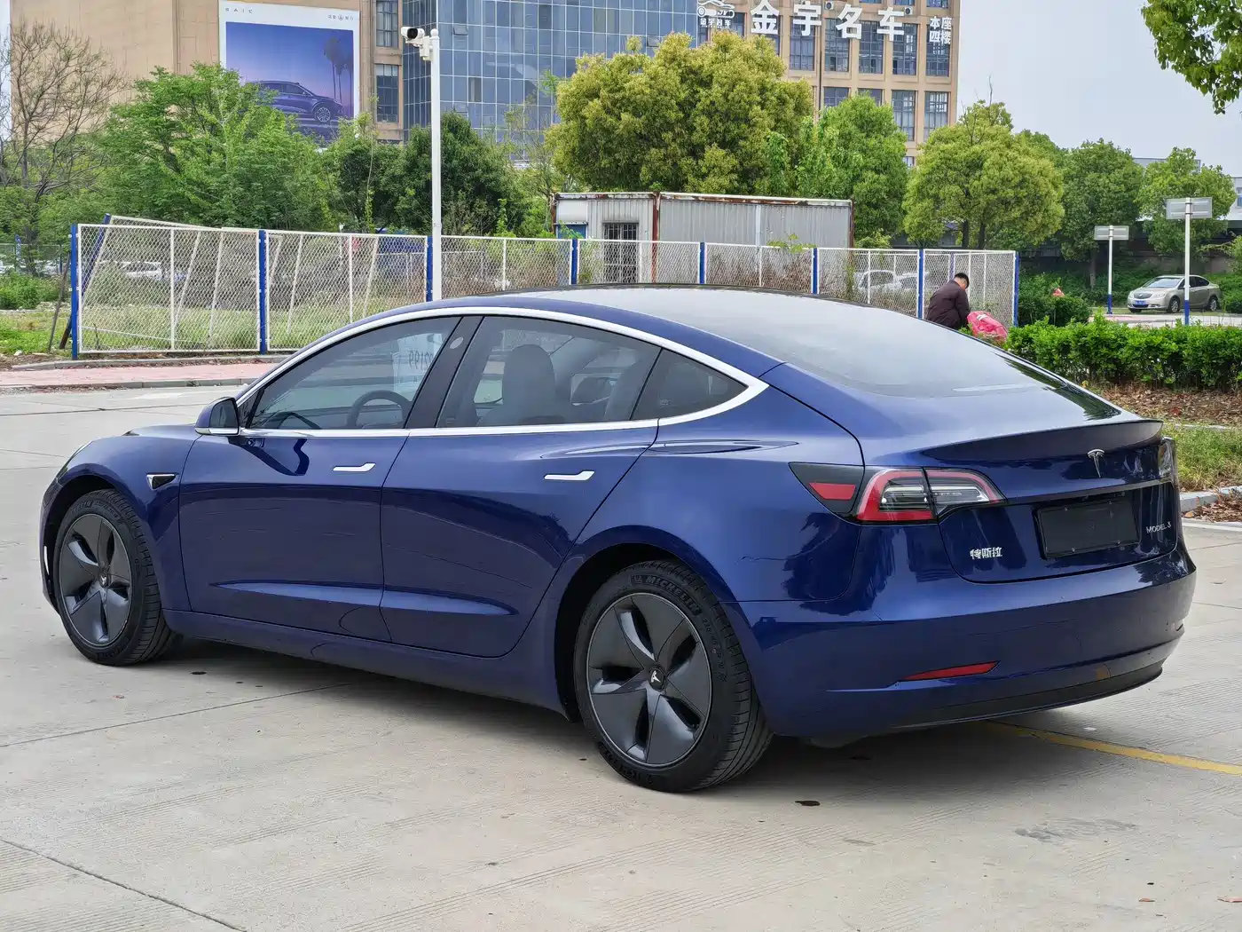 TESLA MODEL 3