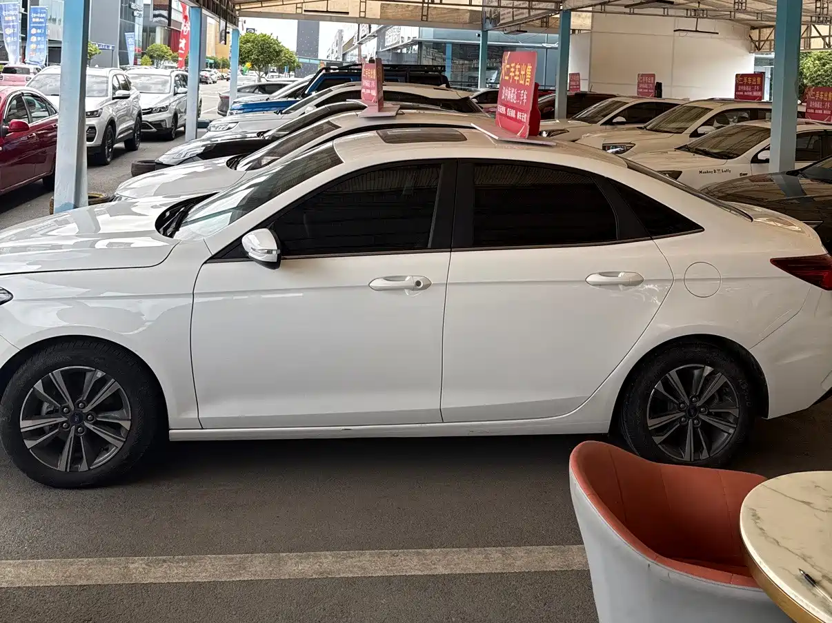Ford Escort 2022 2021 1.5L Automatic Diamond Edition