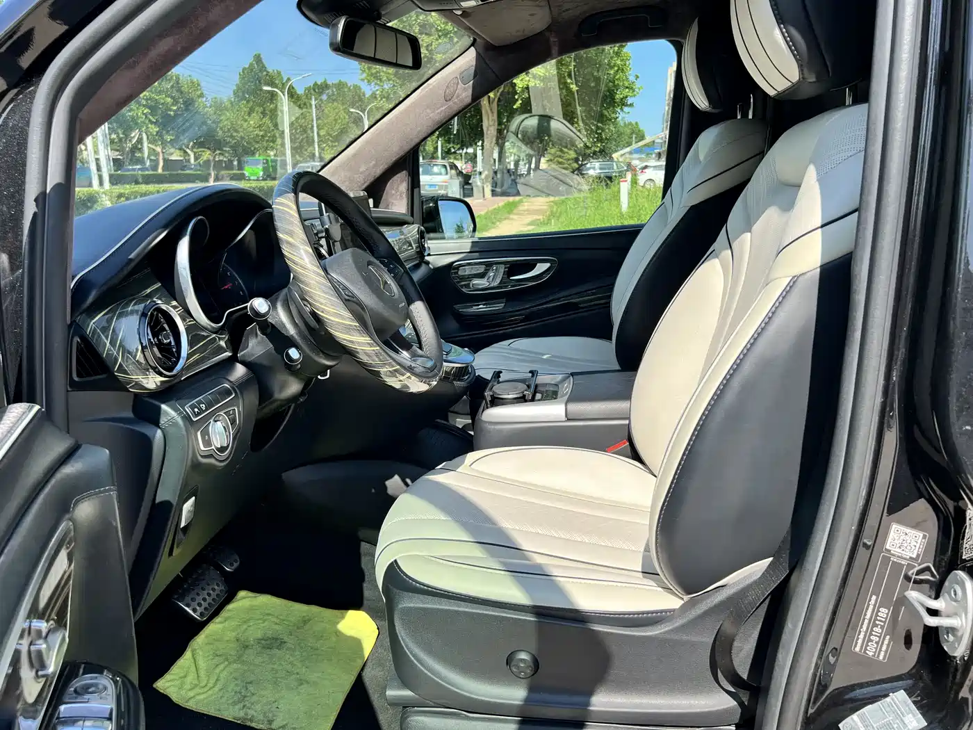 Mercedes-Benz V-Class 2020 Model V 260 L Long Wheelbase Luxury фото 5
