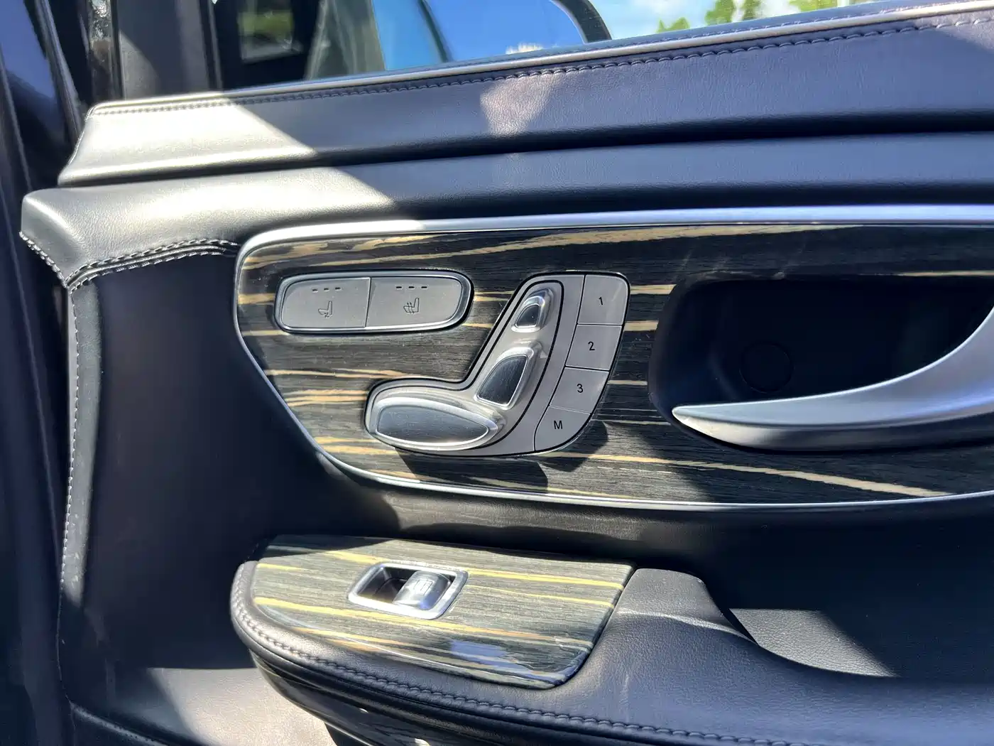 Mercedes-Benz V-Class 2020 Model V 260 L Long Wheelbase Luxury фото 9