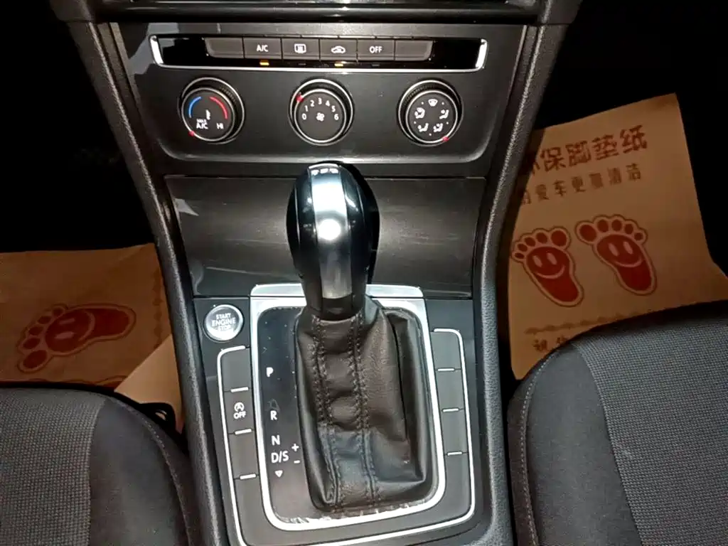Volkswagen Golf 2020 Beloved Edition 200TSI DSG Comfort Progressive фото 14