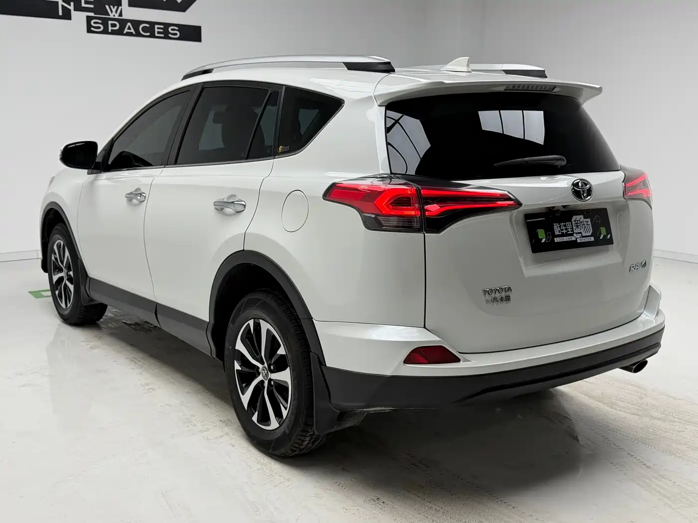 Toyota RAV4 Rongfang 2016 2.0L CVT 2WD Trend (China V) фото 6