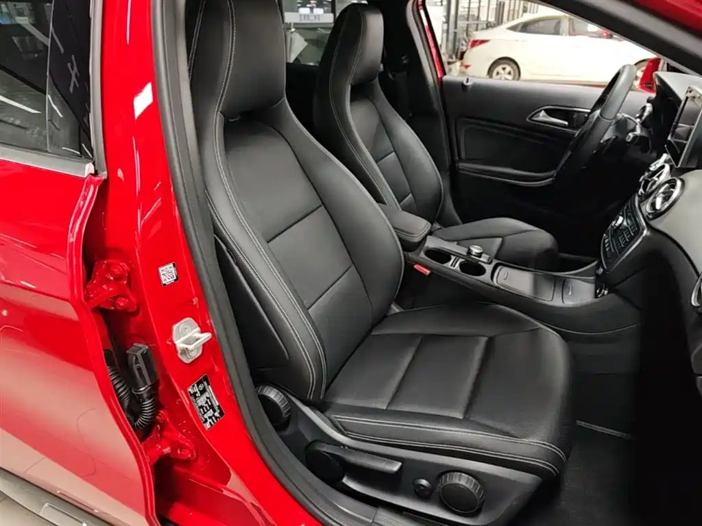 Mercedes-Benz GLA 2016 GLA 200 Dynamic фото 25