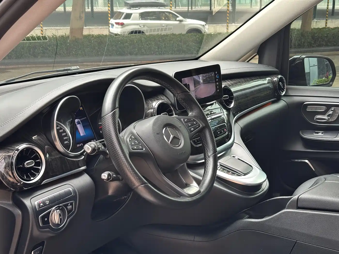 Mercedes-Benz V-Class 2020 Model V 260 L Long Wheelbase Luxury фото 10