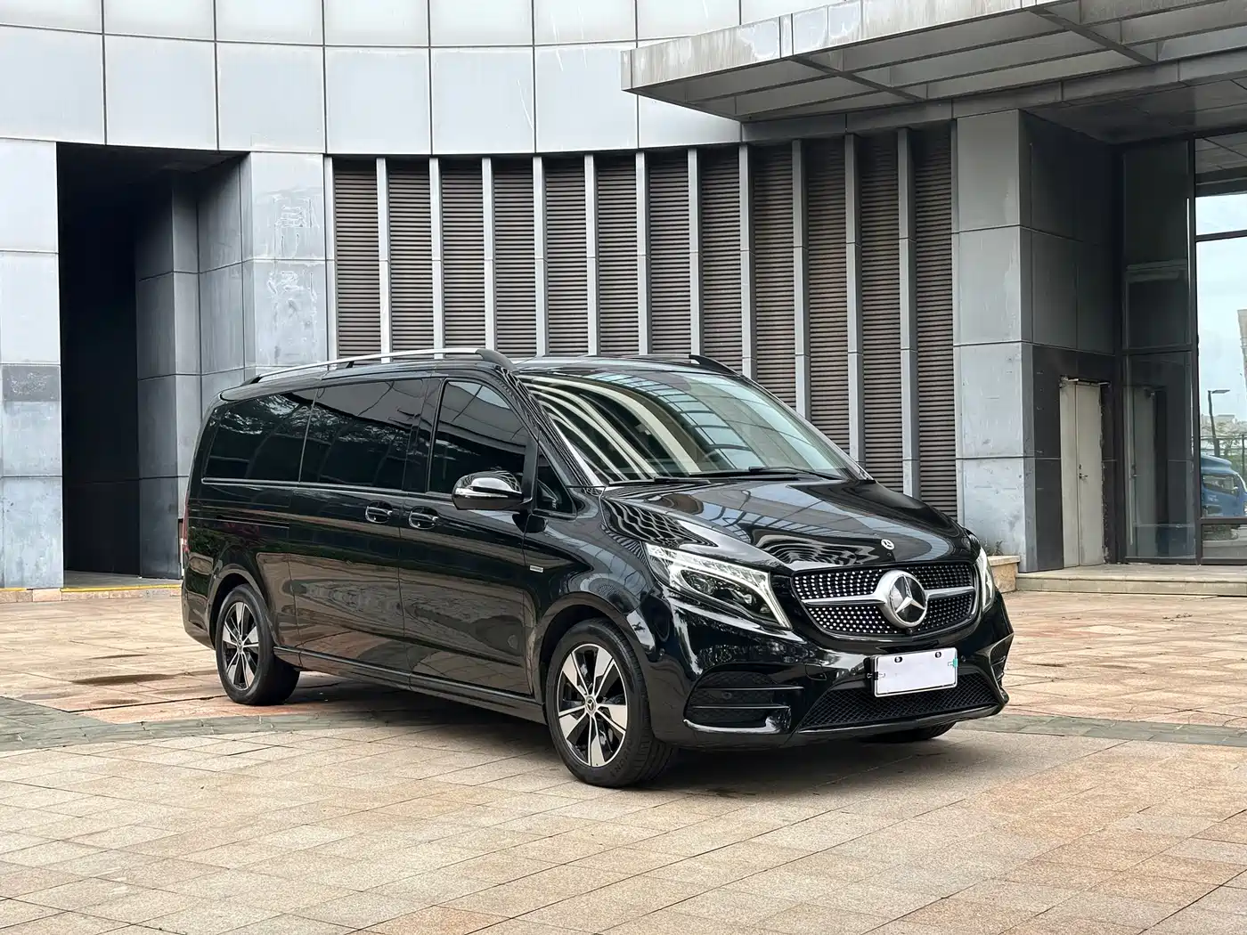 Mercedes-Benz V-Class 2020 Model V 260 L Long Wheelbase Luxury фото 3