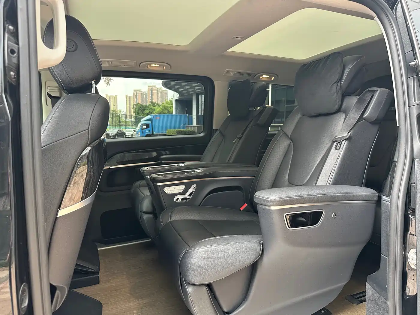 Mercedes-Benz V-Class 2020 Model V 260 L Long Wheelbase Luxury фото 8