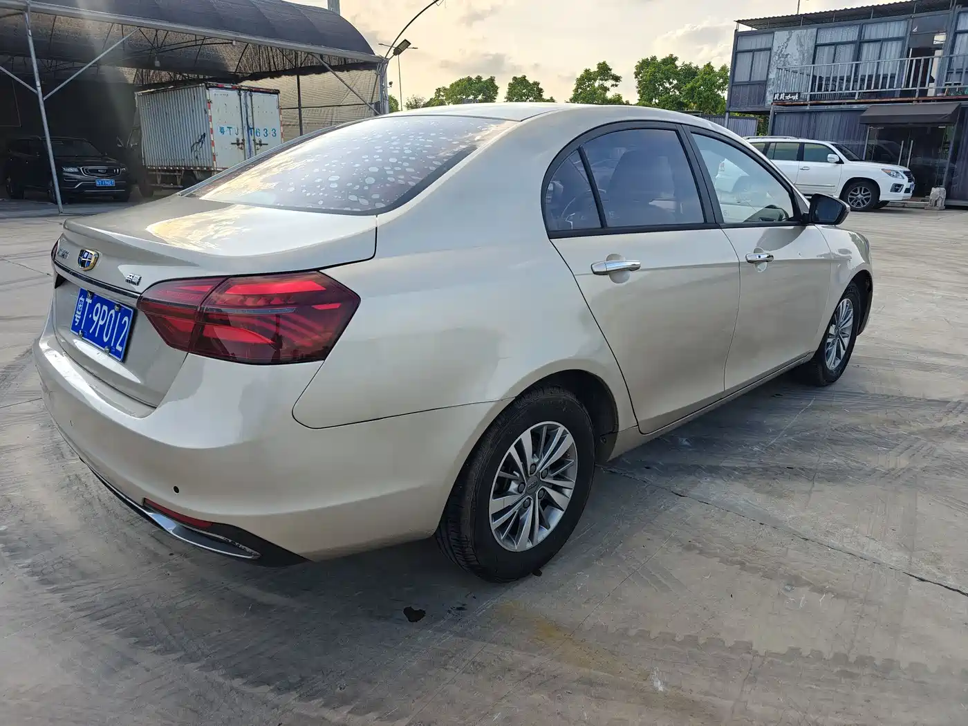 Фото 5 - Geely Emgrand