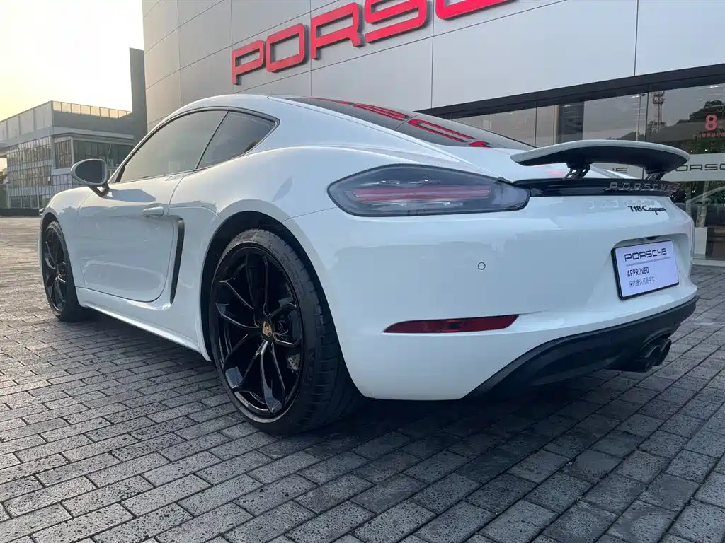 PORSCHE 718