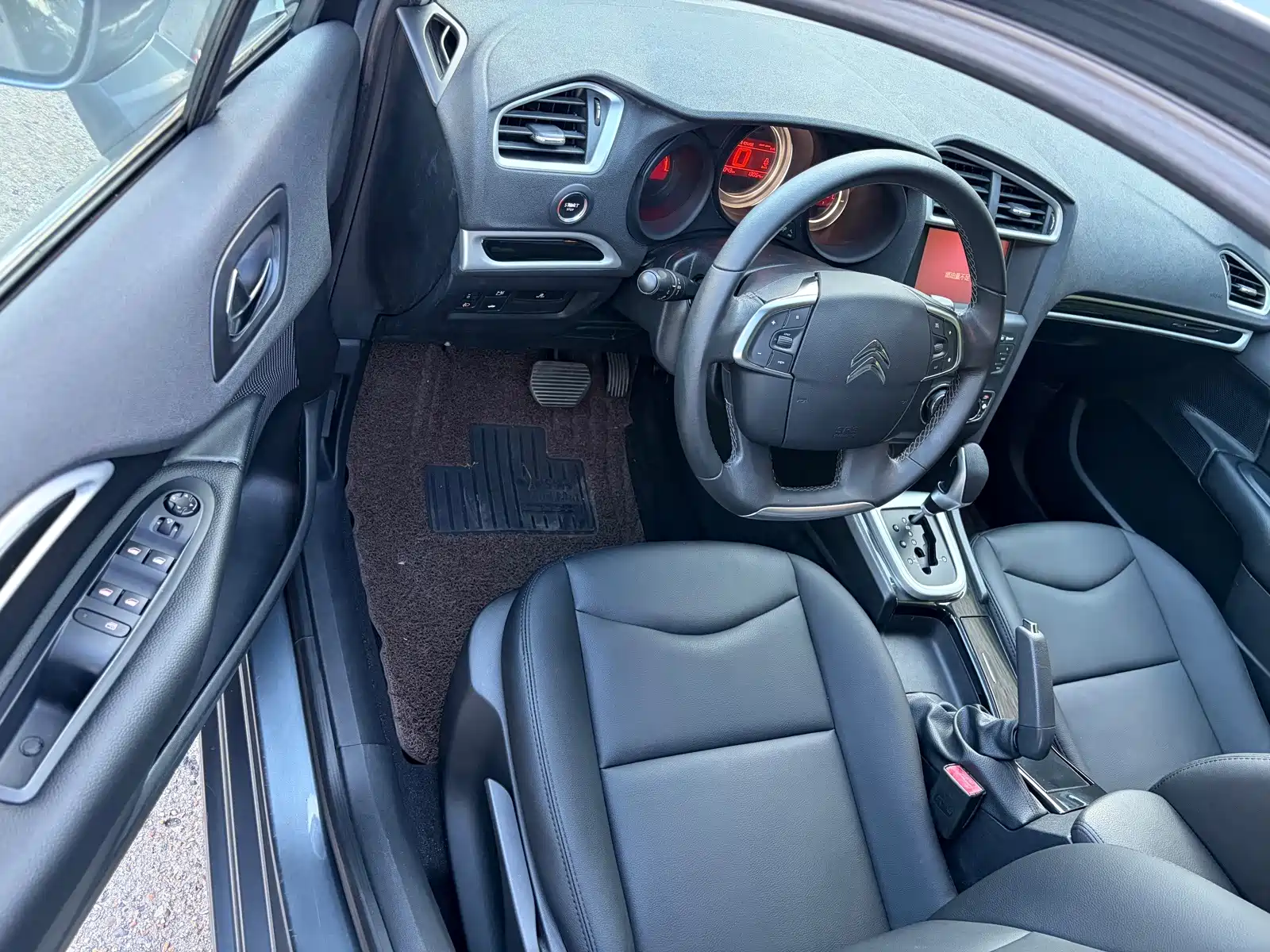 Фото 7 - Citroën C4L