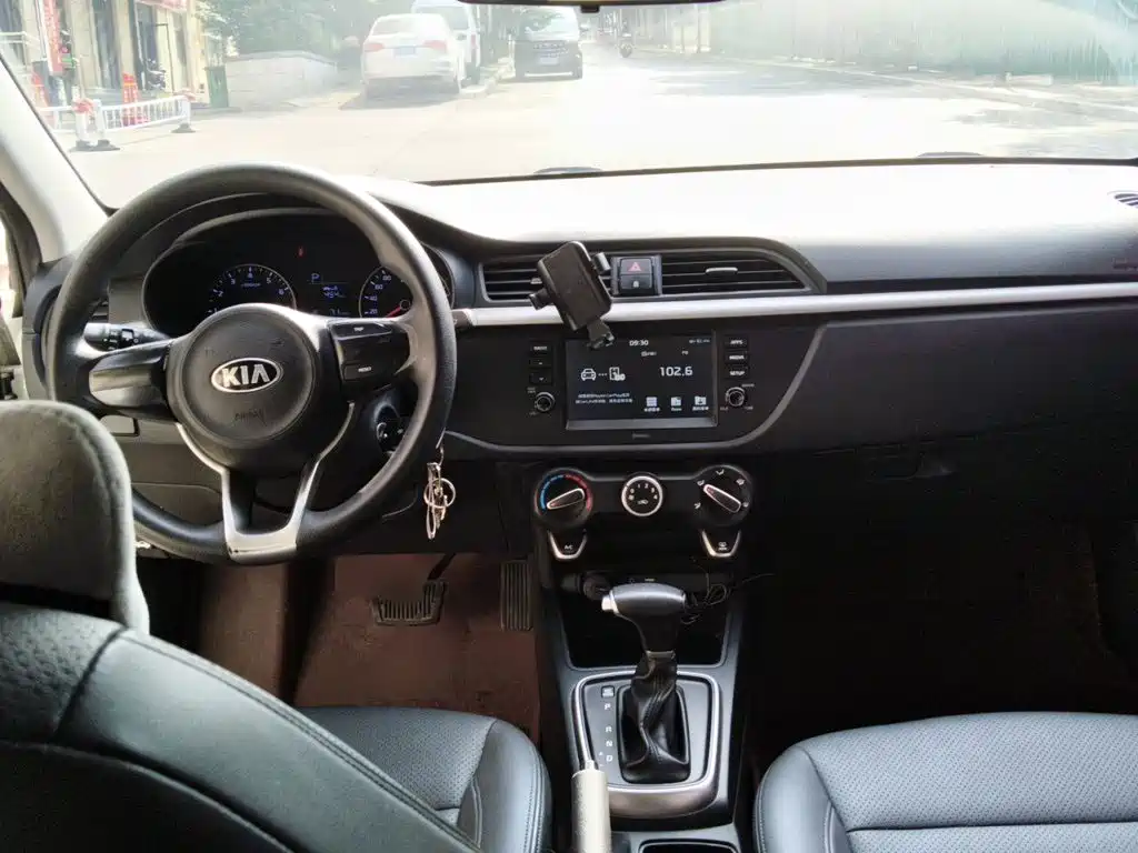 Kia K2 2017 2017 Sedan 1.4L AT GLS