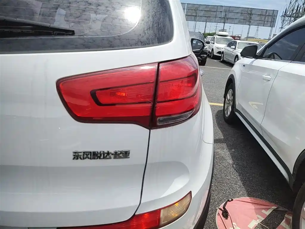 Kia Sportage 2015 2.0L Automatic 2WD GLS фото 8