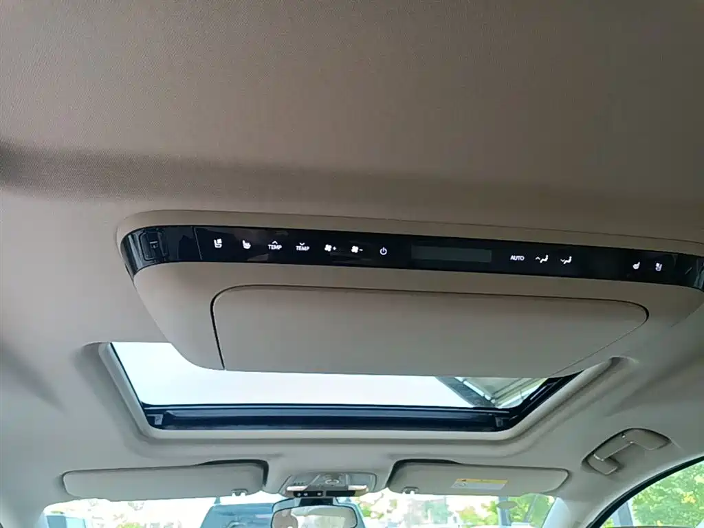Buick GL8 New Energy 2025 Land Honor Premium Edition 7-Seater фото 18