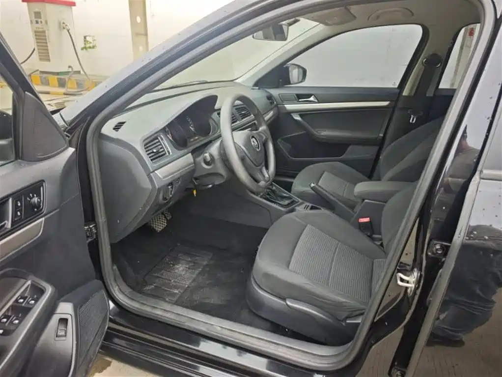 Volkswagen Lavida 2018 Classic 1.5L Automatic Trend China VI фото 4