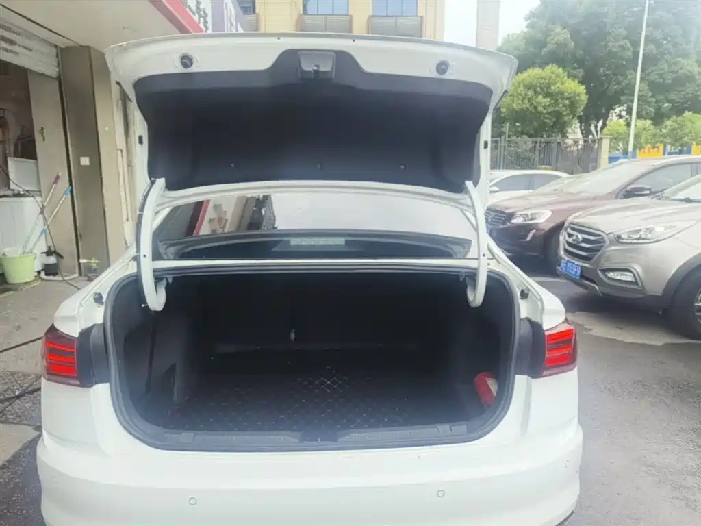 Volkswagen Bora 2019 Facelift 1.5L Automatic Fashion China VI фото 18