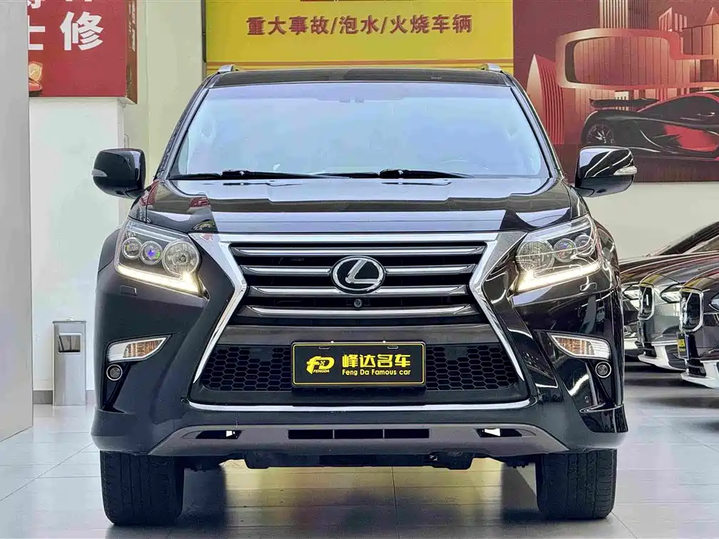 Photo 4 - Lexus GX